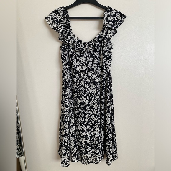 Old Navy Black and Cream Floral midi Dress with flutter sleeves cotton blend M - Picture 2 of 8